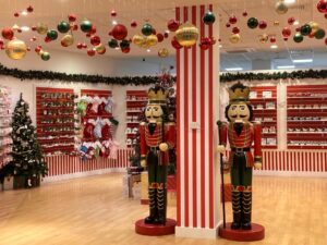 Christmas store at Bluewater showing two life size toy men