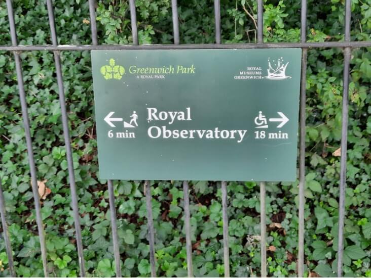 Sign pointing to Royal Observatory in Greenwich Park